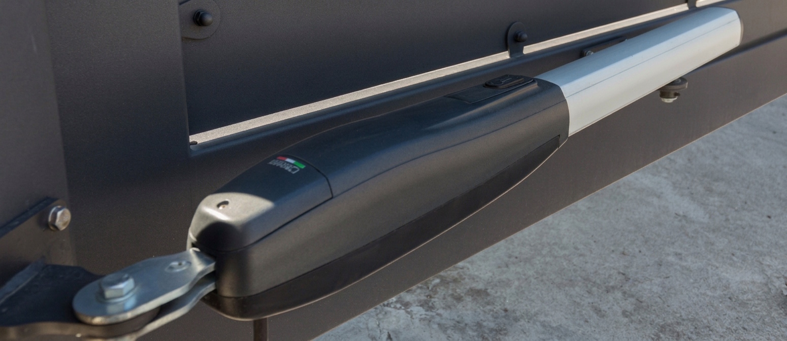 Motorisation portail Roger Technology THERA Fermetures