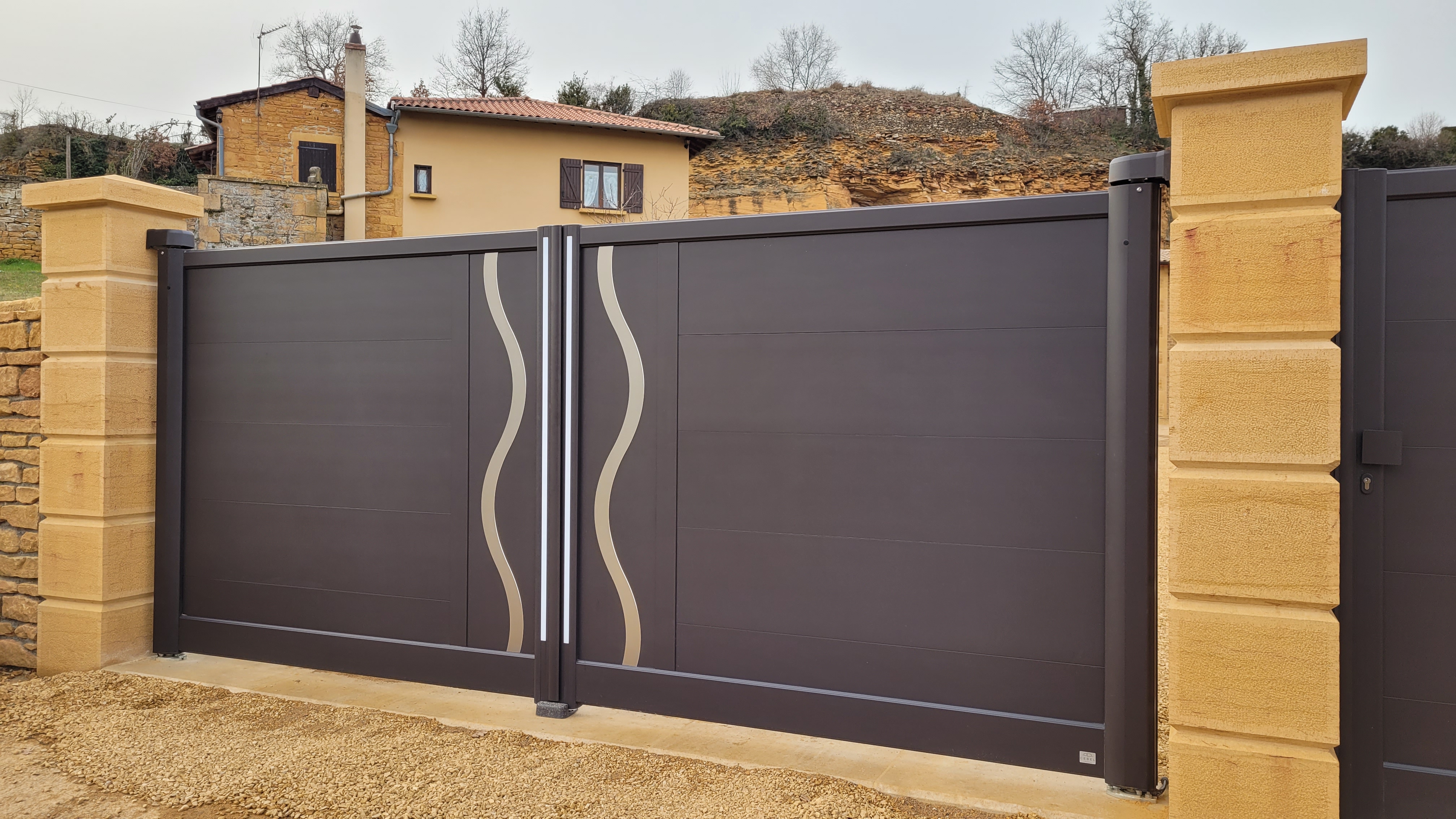 Portail battant design aluminium